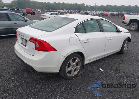 2012 Volvo S60 T5 z USA, uszkodzony, nr VIN YV1622FS8C2146058